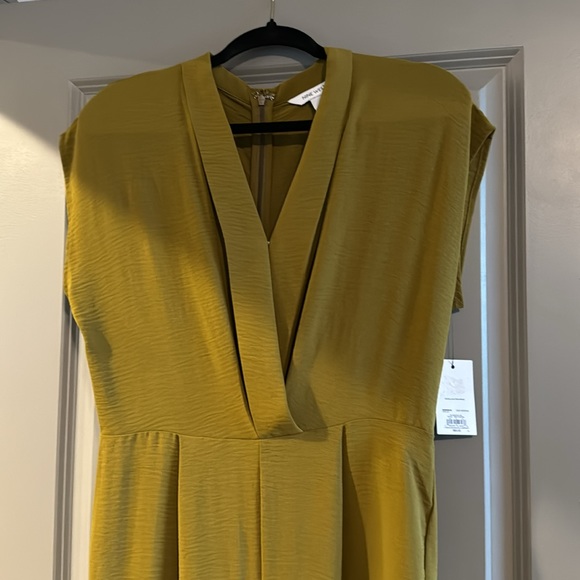 Nine West NWT -Chiffon like material earth-tone green jumpsuit by in size medium - Picture 7 of 7